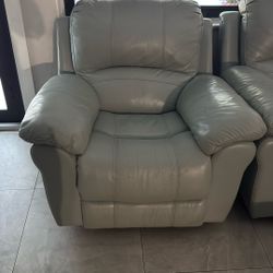 Recliner & Loveseat 
