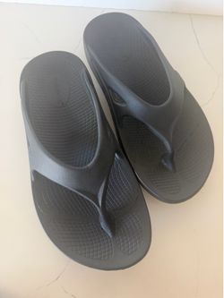 New With Tags OOFOS OOriginal Recovery Sandals - Men’s 4 / Women’s 6