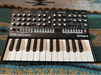 Roland SE-02 + K-25m Keyboard Bundle - Boxed - Analog