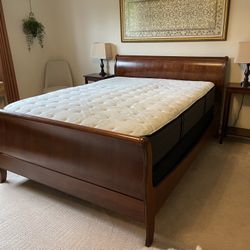 Beautiful Queen Solid Wood Bedroom Set