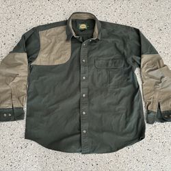 “CABELAS” Outdoor Gear Button Collared 2-Tone Green Cotton Shirt. Pre Owned.