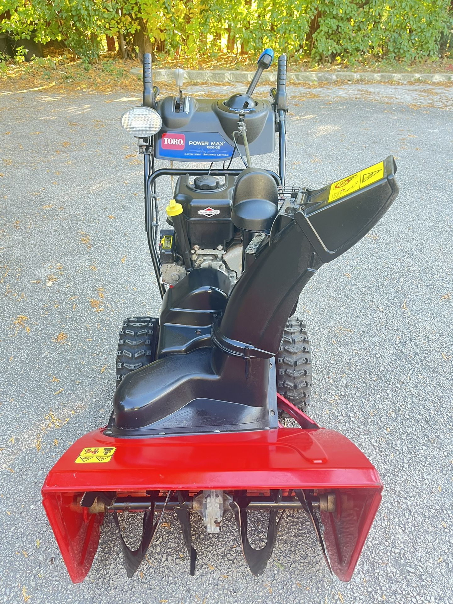 Toro Power Max 826OE Snowblower Very Good Condition Pull Or Electric Start Just Been Tuned Up 