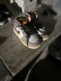 Air Jordan 1 Mid Kids Sneakers