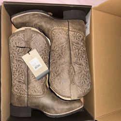 Pink ariat cowboy boots SIZE 9.5