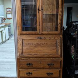 Secretary Cabinet/Hutch