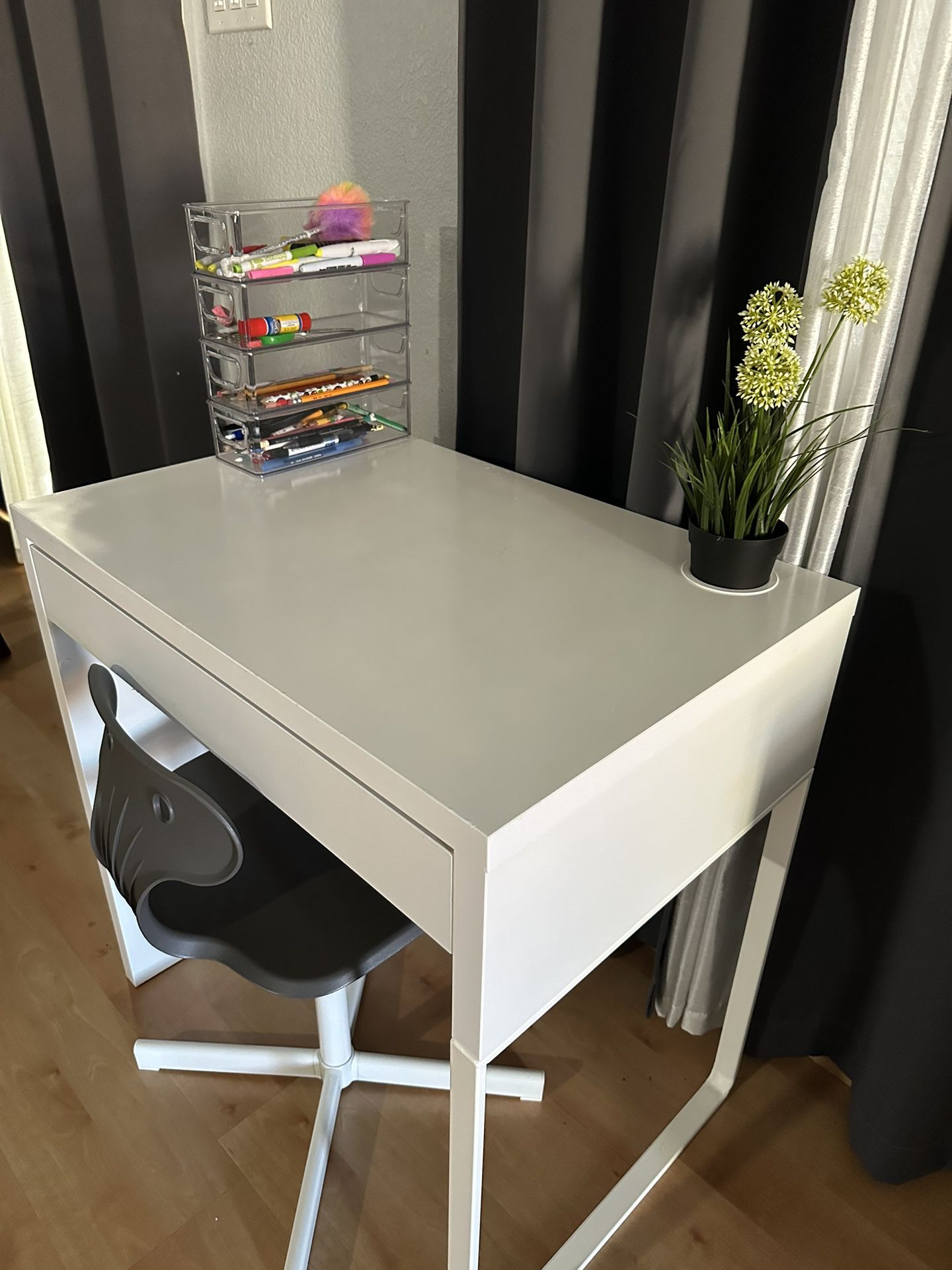 Vanity/desk With Chair  , Vanity Incluye La Silla 