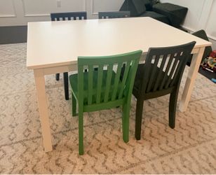 Pottery Barn Carolina Play Table and 4 Carolina Chairs Set