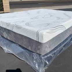 Full Organic Hybrid Cool Gel Memory Foam Mattress!!