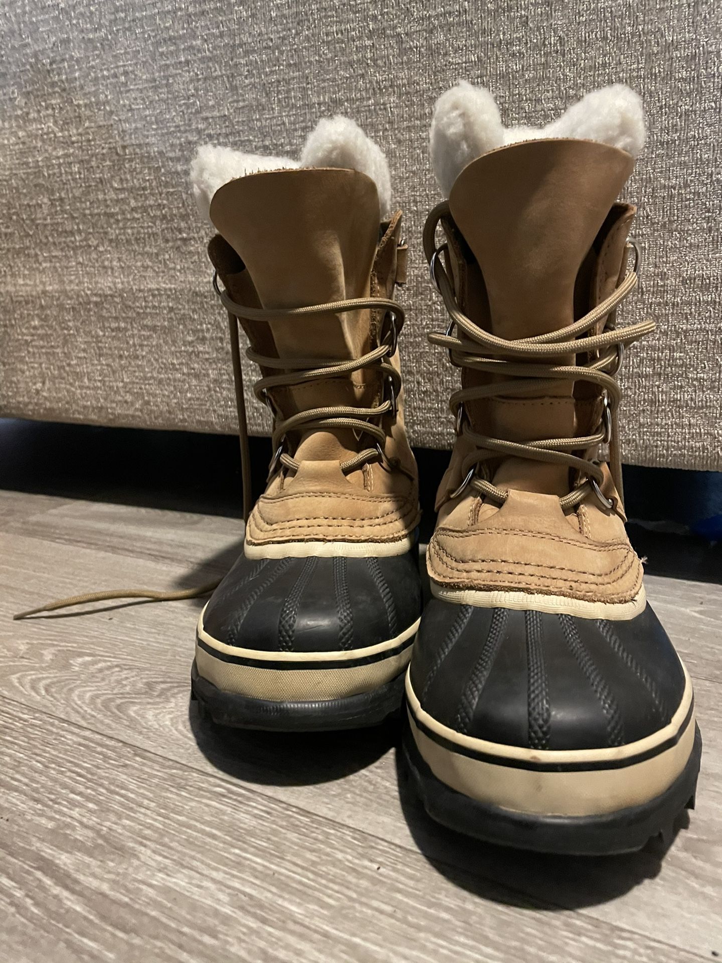 Sorel Caribou And Women’s Boots Size 6