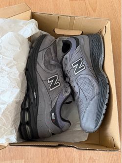New Balance 2002R