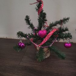 Valentine's Tree... Be Different ... Yes it's available 