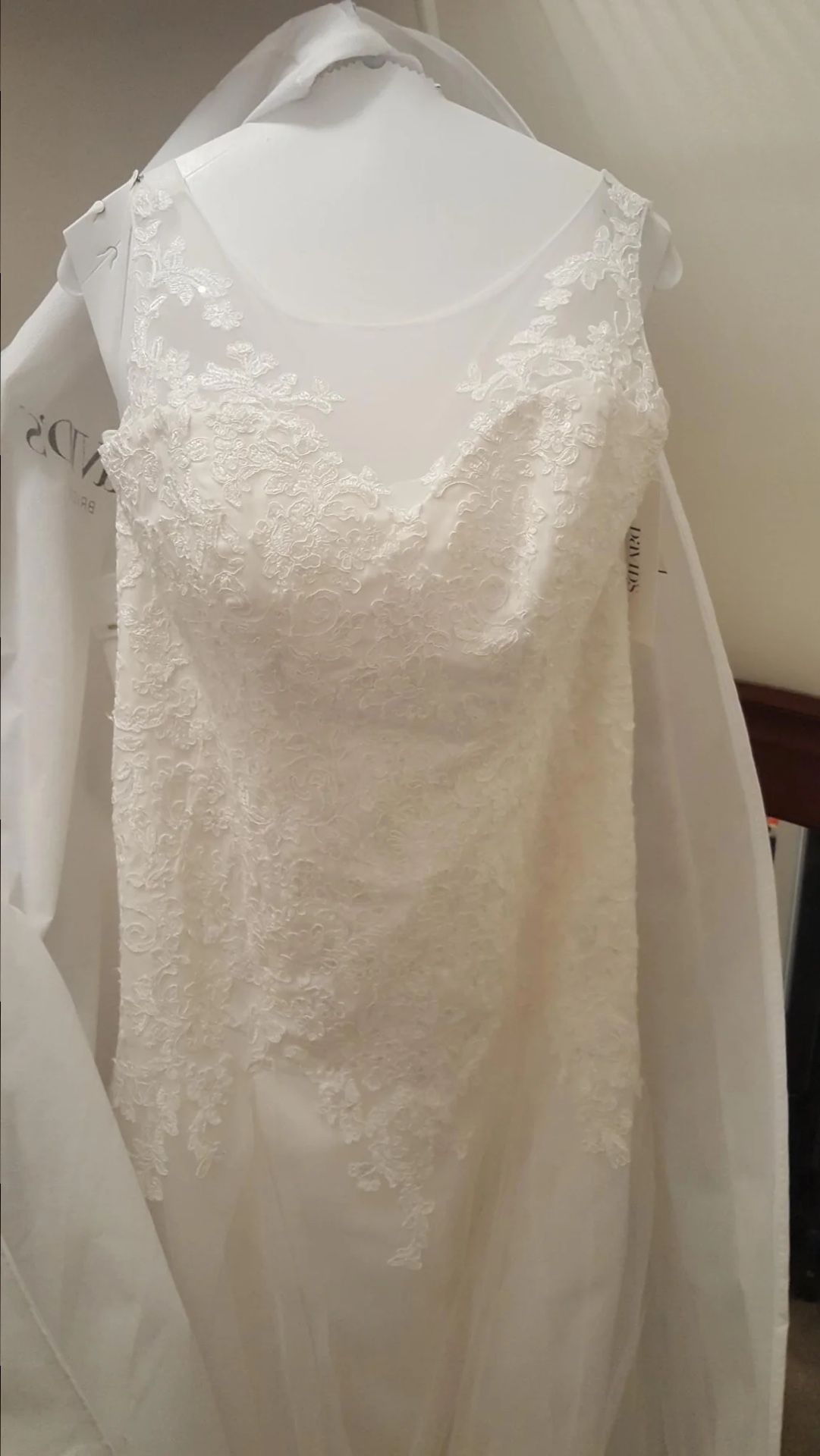 David’s Bridal Pre owned Ivory Wedding Gown