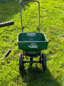 Scotts Turf Builder Spreader