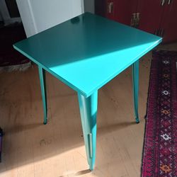 Alloy 24" x 24" Emerald Standard Height Table