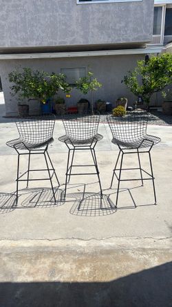 Free- 3 bar height stools