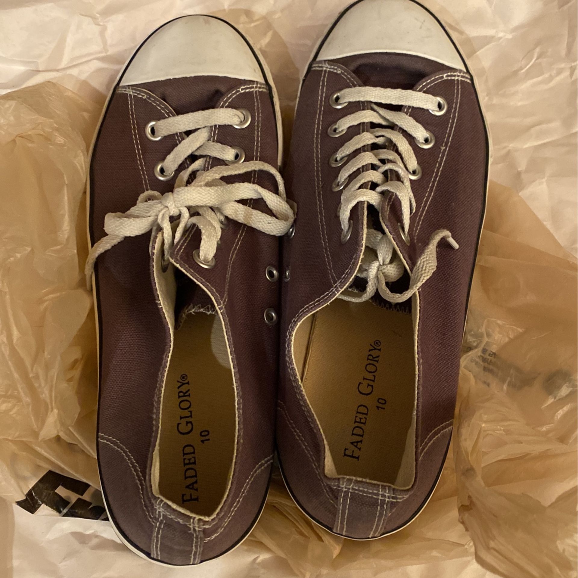 Men Size 10 Canvas Walking Shoe Faded Glory Converse like Vans lightly used