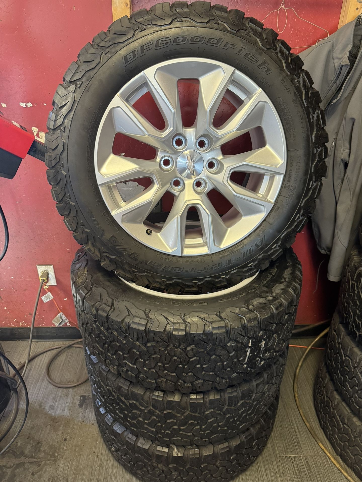 used wheels 20" with used tires LT2756020 bfgoodrich ko2 all terrain