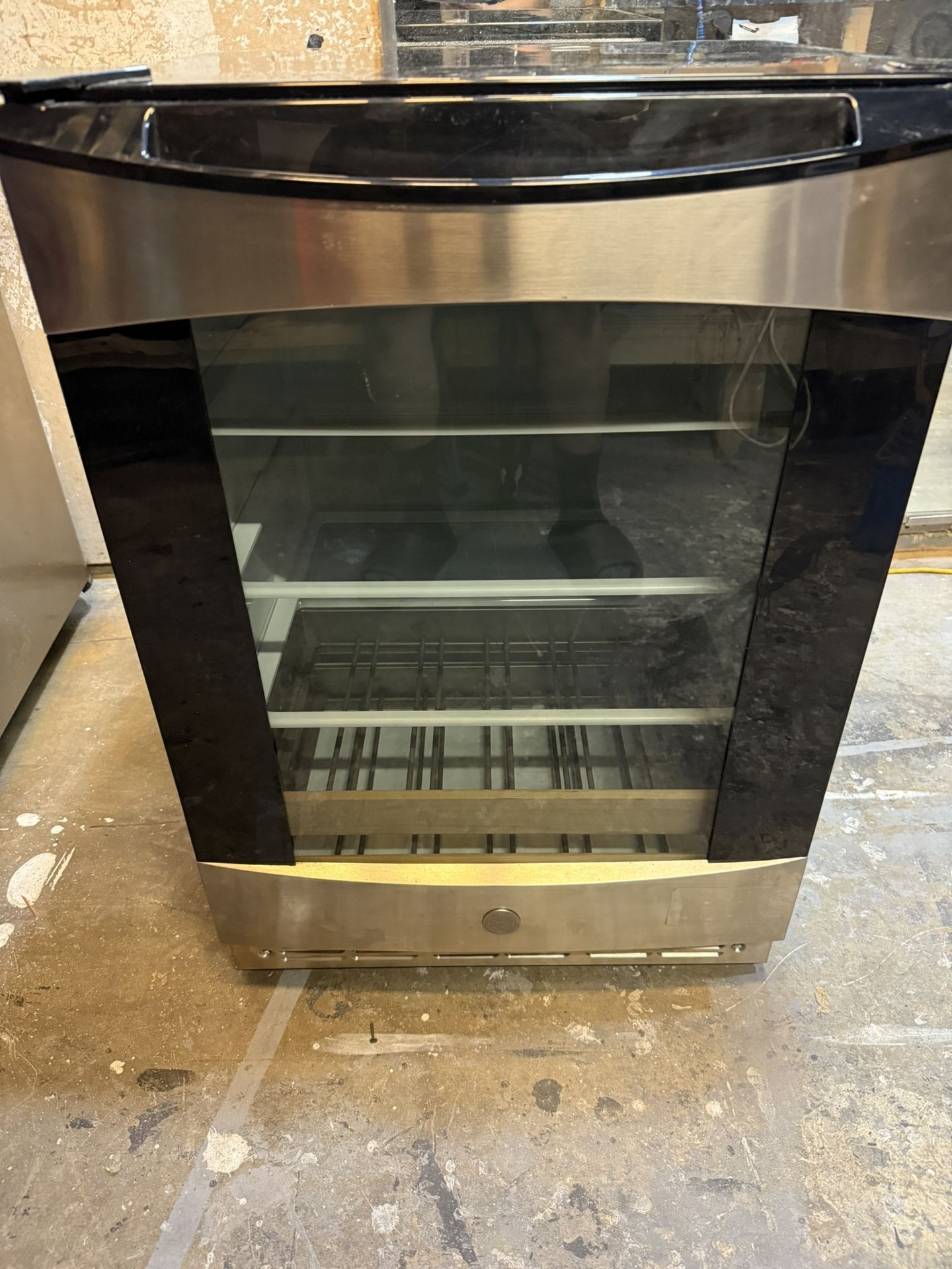 Mini Wine Cooler / Fridge