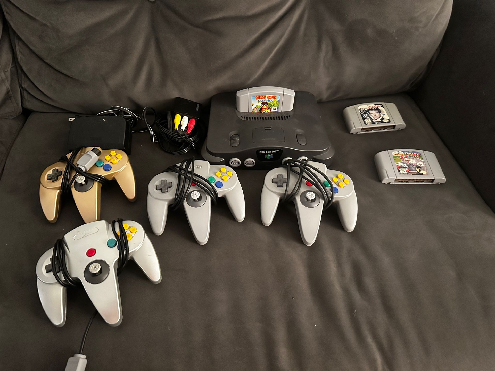 Nintendo 64, Plus 3 Games And 4 Controllers