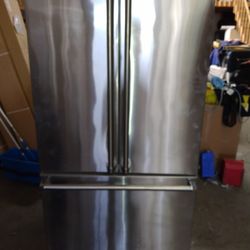 FREE DELIVERY $999 VIKING BOTTOM FREEZER (ICE MAKER)