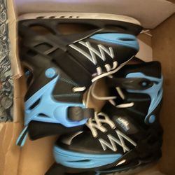 FREE BLACK & BLUE ICE SKATES 2-6 Youth