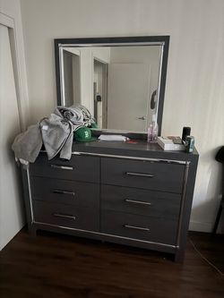 Bedroom set