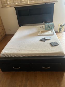 Bed set $100 Queen with matress included