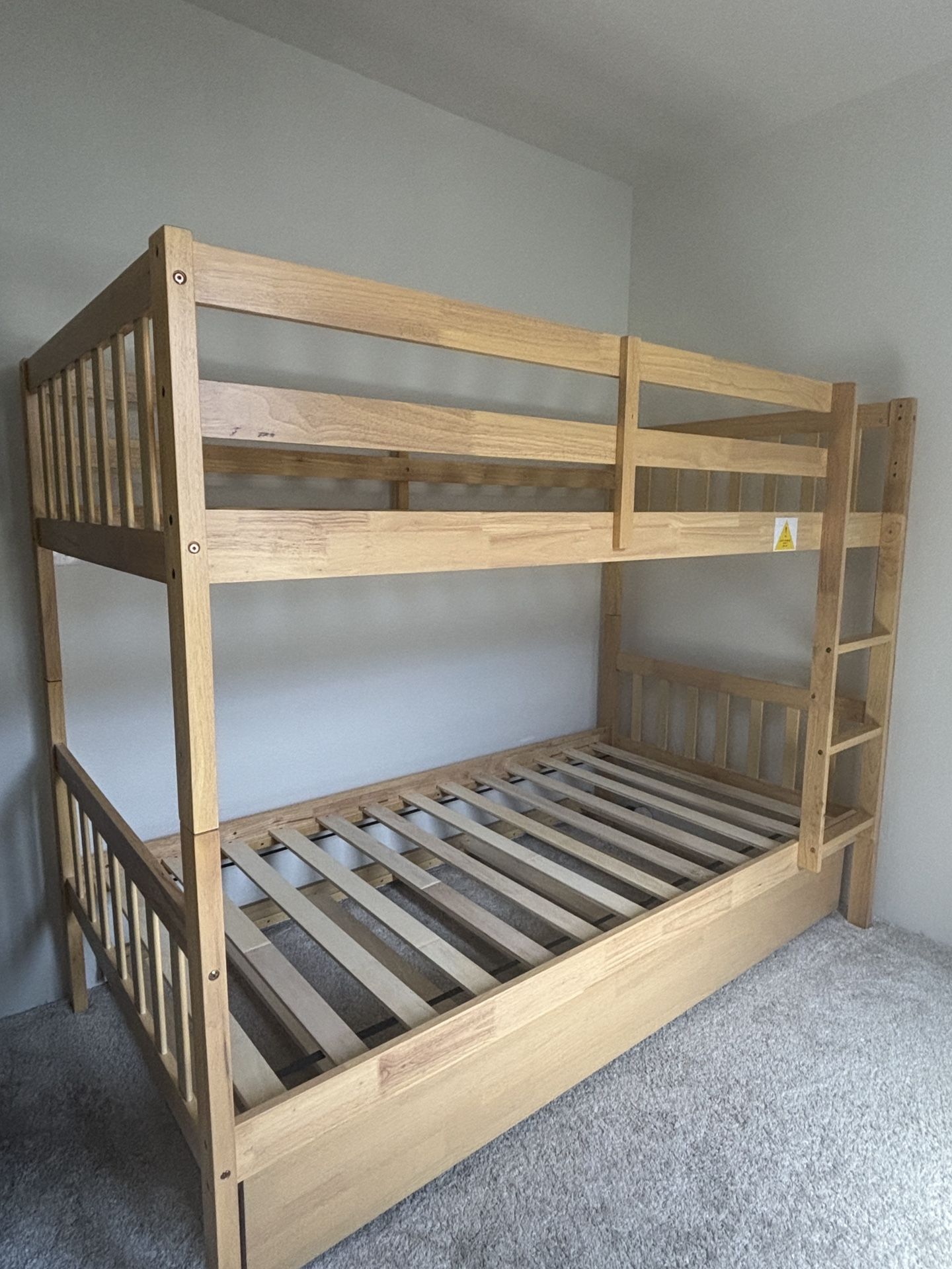 Twin Bunk Bed w/Trundle