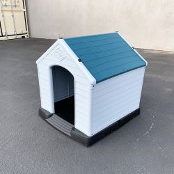 Brand New $70 Medium Size Dog House Waterproof Plastic Outdoor Indoor 30x30x32” 