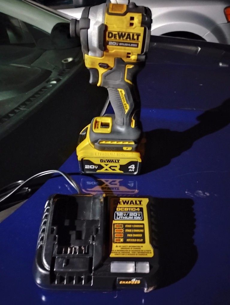 DeWalt 20 V 1/4Impact Driver Set W/ 4AH Battery