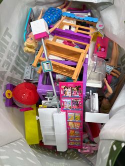 Barbie    Baker and daycare set