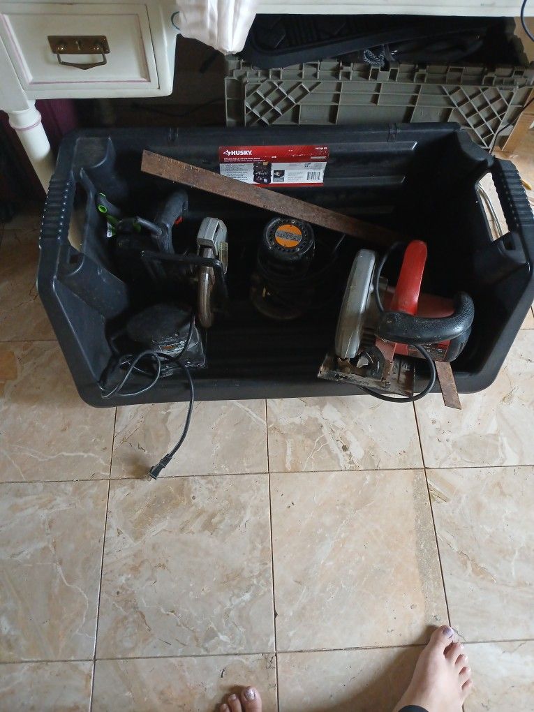 Lot Of TOOLS Circular Saw, Skill Saw, Router And Sander,storage Bin