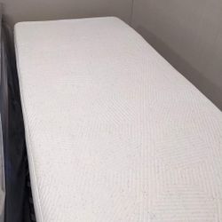 Casper Snow Twin XL Mattress - Like New