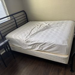 Metal Frame Queen Size Bed