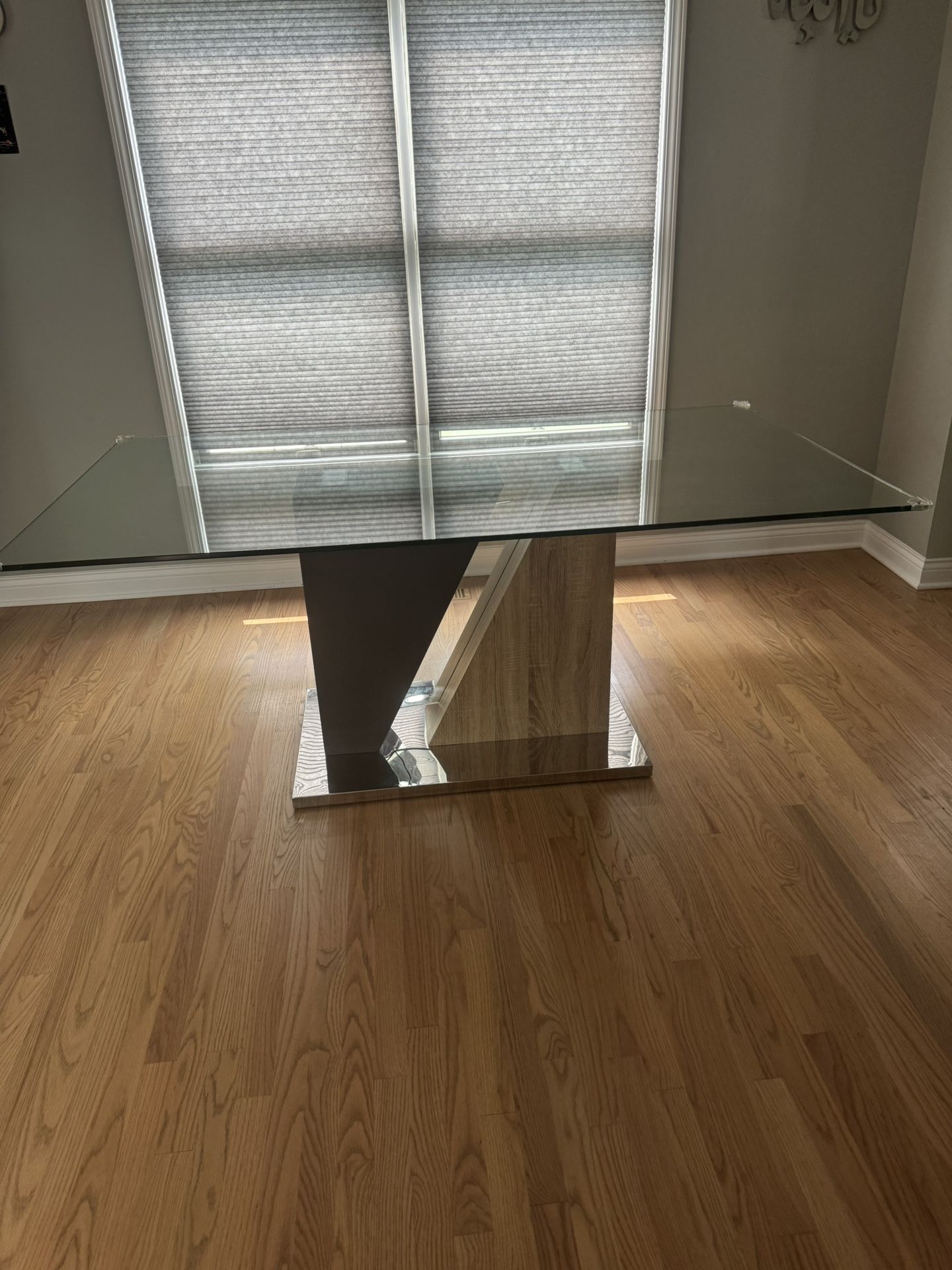 Dining Table with Chairs – Great Condition