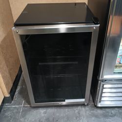 wine fridge/mini fridge 