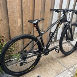 Trek Marlin XCT30 SR Suntour