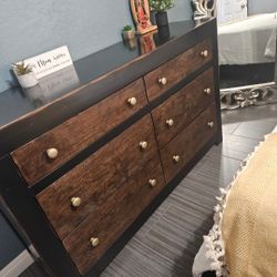 Queen Bedroom Set/Cash Only 