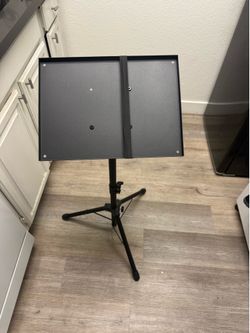Portable Adjustable Projector / Laptop Stand Tripod – Like New