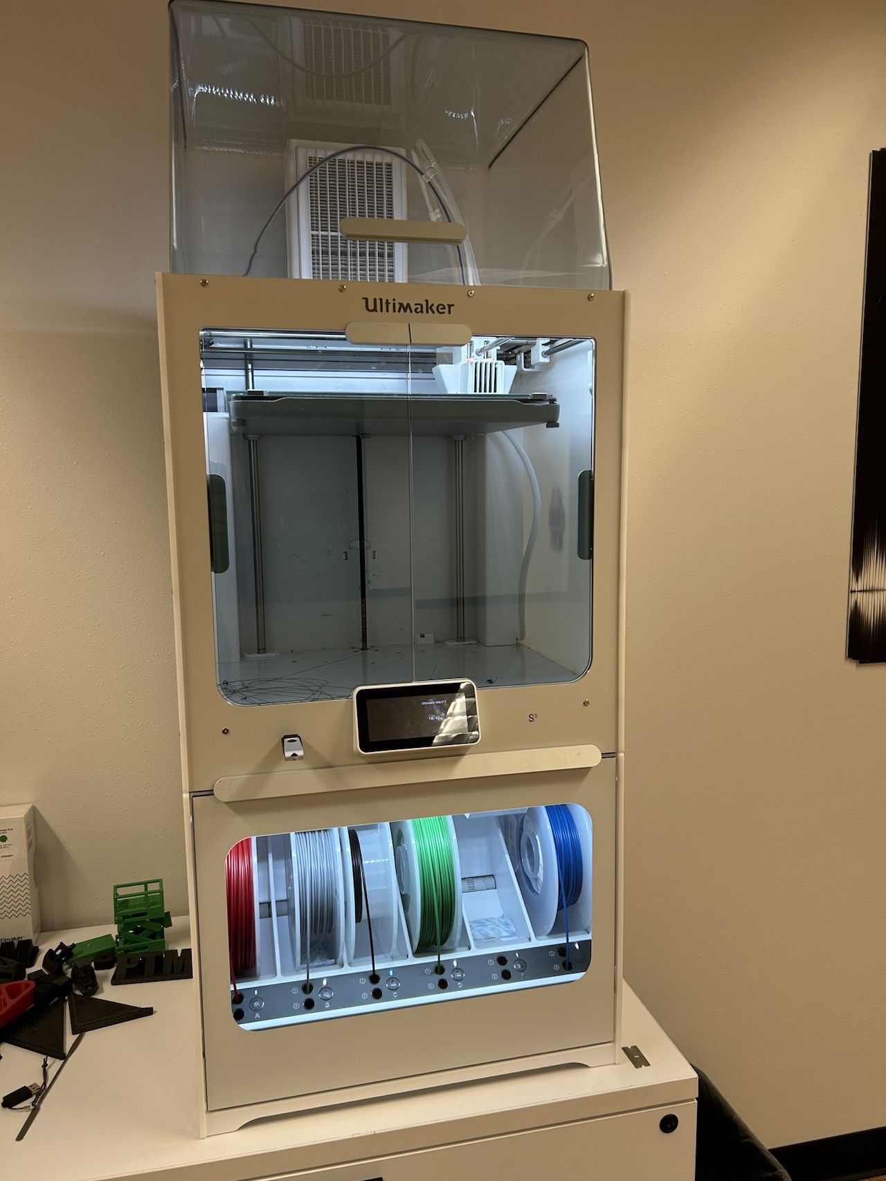 Ultimaker S5 R1 3D Printer With Material Station, Air Manager & More!