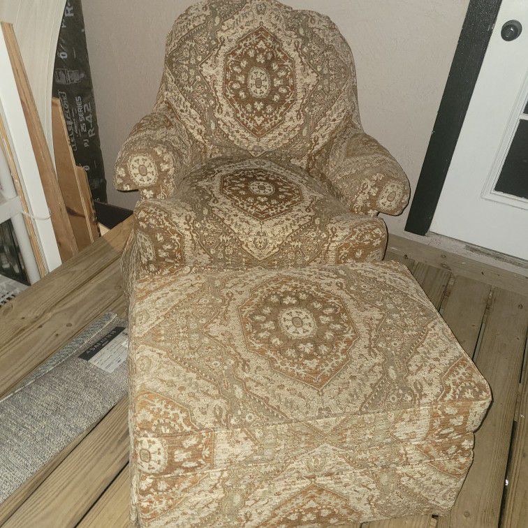 Obo......Ethan Allen Chair And Ottoman Used In A Home Staging Situation Very Like New Gently Used