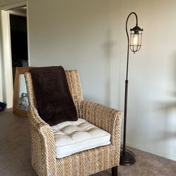 ACCENT CHAIR (PIER ONE), UPHOLSTERED CUSHION (EXTRA CUSHION & THROW RUG INCLUDED)