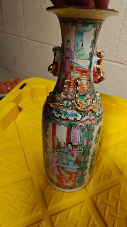 Chinese antique Cantonese porcelain vase
