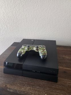 PlayStation 4 w/ control