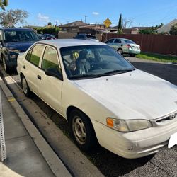 1999 White Toyota Corolla 