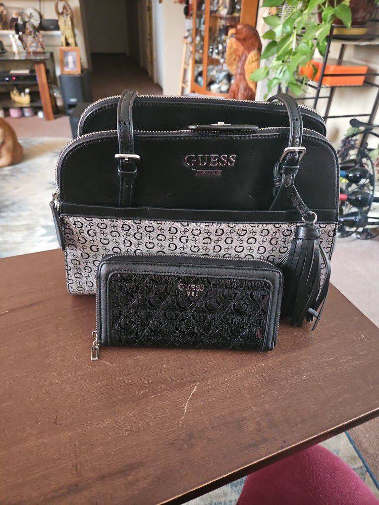 Guess Purse With Wallet 