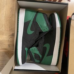 Air Jordan 1 Pine Green Size 8.5