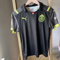 Puma Guadalajara Chivas kids unisex soccer jersey  Size Large 13-14 In great condition  Liga MX 