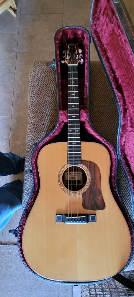 Washburn D-70SWN Golden Harvest Deluxe Hand Crafted Guitar