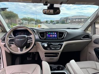 2018 Chrysler Pacifica Hybrid Limited - LOADED - Private Sale